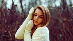 Woman outdoors brunettes