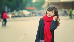 Woman outdoors smiling brunettes