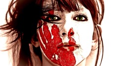 Woman paintings green eyes