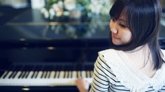 Woman piano asians