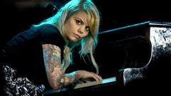 Woman piano blondes singers Canadian Beatrice Martin Coeur de 