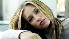 Woman Piper Perabo faces blondes