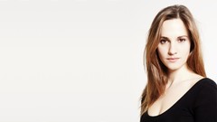 Woman Primeval Actress Ruth Bradley