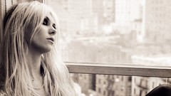 Woman Profile Celebrity Actress blondes long hair singers 