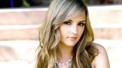 Woman rachael leigh cook necklaces