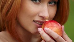 Woman redheads apples