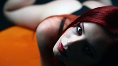 Woman redheads green eyes
