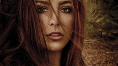 Woman redheads green eyes