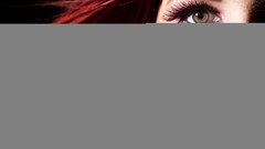 Woman redheads green eyes