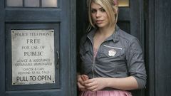 Woman Rose Tyler tardis