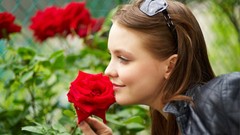 Woman roses Amelie sunglasses smiling Leather Jacket Femjoy 