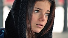 Woman scarfs blue eyes brunettes