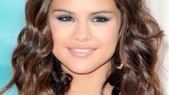 Woman Selena Gomez Actress singers
