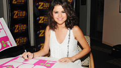 Woman Selena Gomez Celebrity
