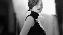 Woman shania twain grayscale