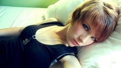 Woman short hair portraits amateurs