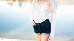Woman Shorts blondes Taylor McCutchan