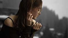 Woman shoulders brunettes hands on face