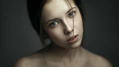 Woman shoulders green eyes brunettes