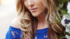 Woman shoulders Taylor McCutchan