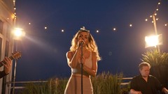 Woman singers marina and the diamonds
