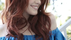 Woman smiling cash Elle Alexandra