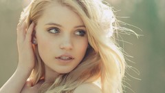 Woman spring makeup blondes long hair green eyes