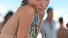 Woman straws gal gadot