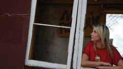 Woman t-shirts blondes window panes