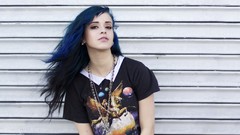 Woman t-shirts blue hair brunettes necklaces Dani Artaud