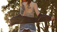 Woman tattoos forests Lass-model