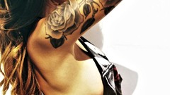 Woman tattoos models boobs