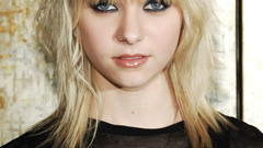 Woman taylor momsen