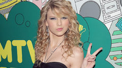 Woman taylor swift Celebrity