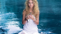 Woman taylor swift curly