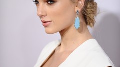 Woman taylor swift singers