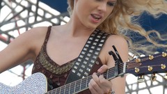 Woman taylor swift singers