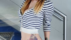 Woman teen Shaved Ivy Snow