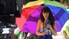 Woman Umbrellas zooey deschanel