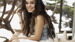 Woman vanessa hudgens brunettes