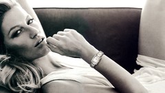 Woman watch dress Gisele Bundchen lipstick green eyes brunettes 