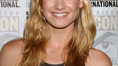 Woman yvonne strahovski Comic-Con
