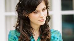 Woman zooey deschanel