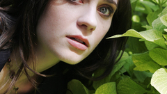 Woman zooey deschanel