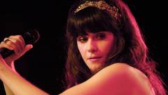 Woman zooey deschanel