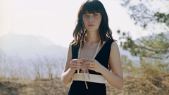 Woman zooey deschanel