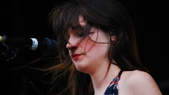 Woman zooey deschanel