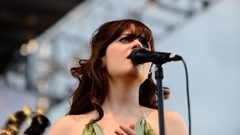 Woman zooey deschanel