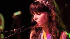 Woman zooey deschanel