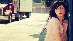 Woman zooey deschanel